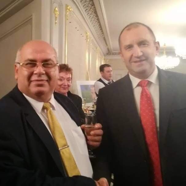 РАЗКРИХА СЕ: Циганска организация официално си честити победата на Радев и ПП (СНИМКА)