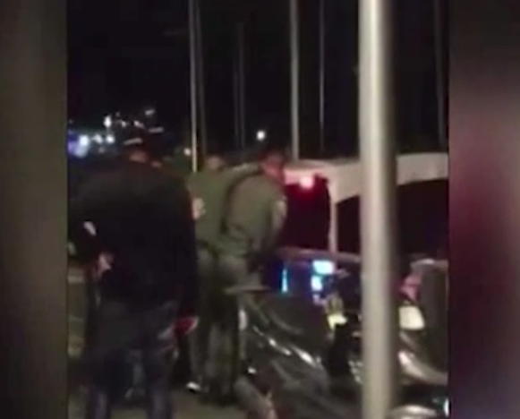 Нападнаха израелски полицаи в ресторант
