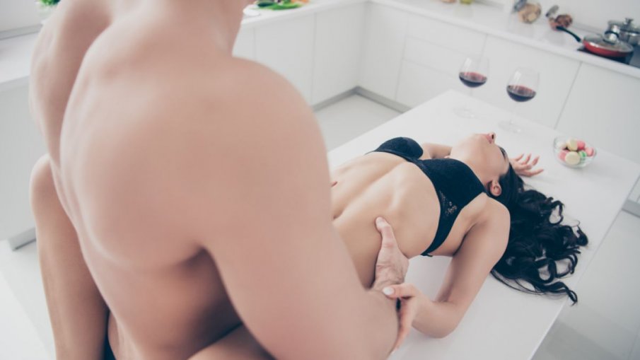Сексът рано сутрин е отличен лек срещу махмурлук