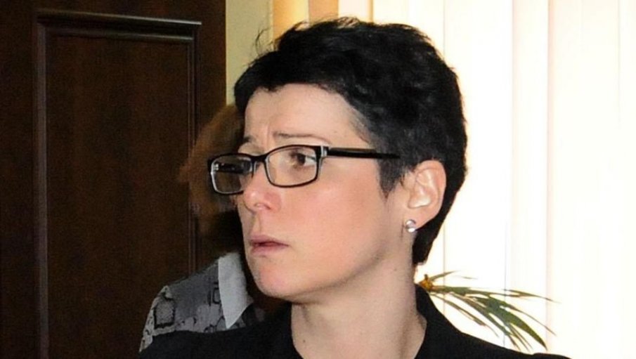 АФЕРА ЗА МИЛИОНИ! “Почтена дама”, назначена от Кирил Петков в ДКК, е освободена от длъжност заради нередности в работата й