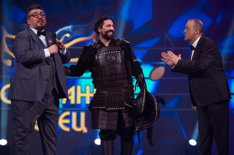 Денис Топал от Братя на косъм да припадне в Маскираният певец