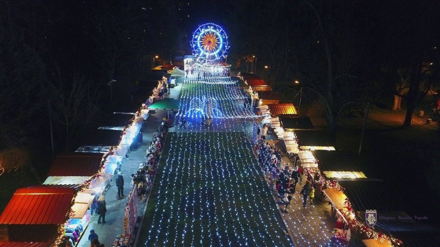 Откриват Коледния базар в Търново с еднопосочно движение и маски