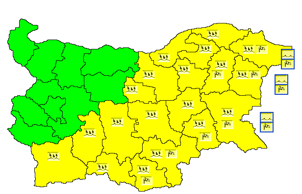 Жълт код за обилни валежи за 19 области, в 7 от тях се очаква и силен вятър