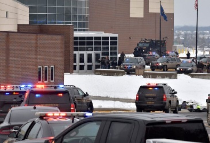 Обвиниха в тероризъм тийнейджъра, стрелял в училище в Мичиган