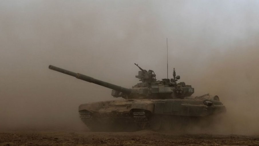 Русия струпа хиляди войници и танкове до границата с Украйна! Готви ли се Путин за инвазия