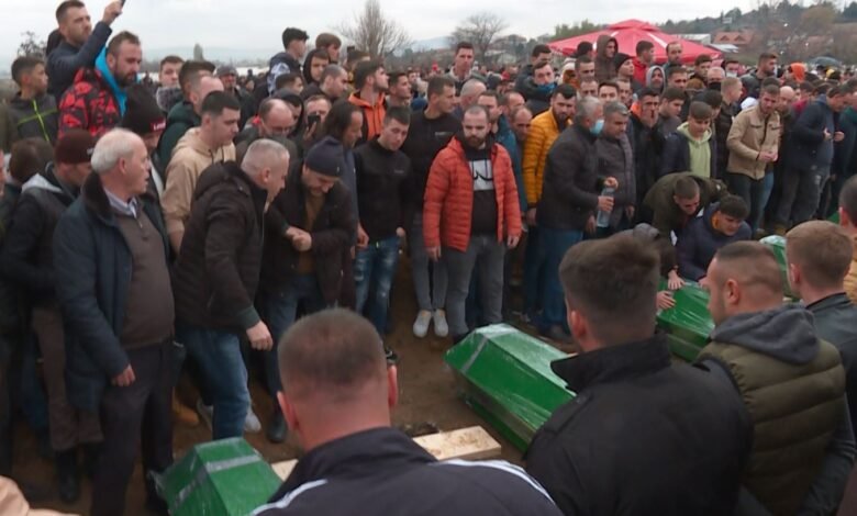 Хиляди изпратиха по последния им път загиналите при автобусната катастрофа на Струма