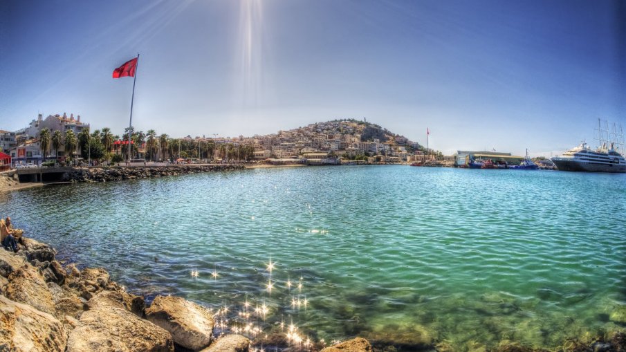 Курортът Кушадасъ на Егейско море се готви да посрещне масово