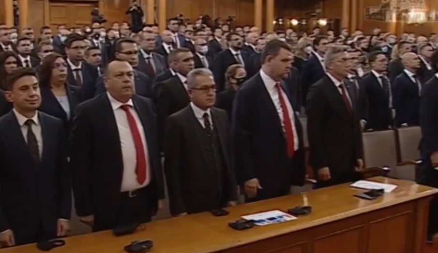 Депутатът от ДПС Делян Пеевски коментира пред медиите в кулоарите