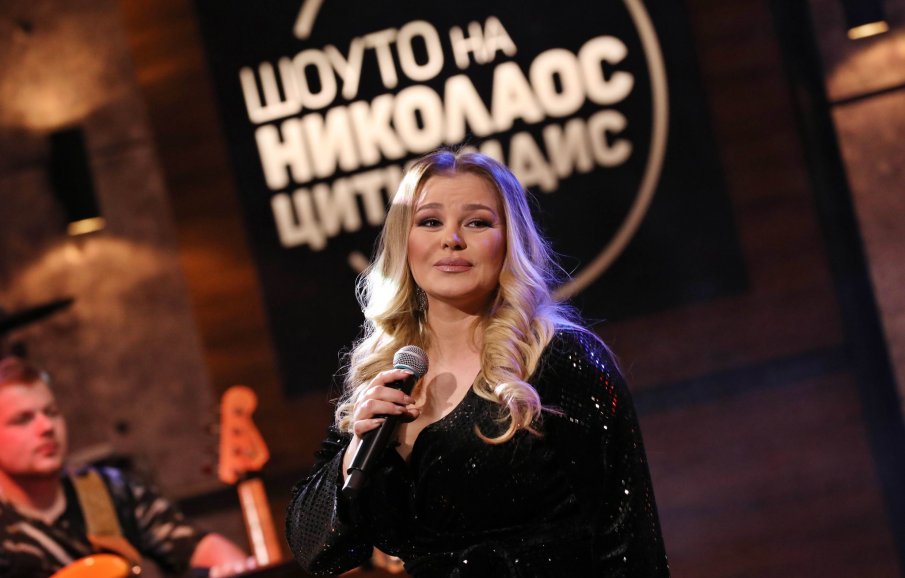 Фолк певицата Деси Слава отново е свободна жена. Звездата официално