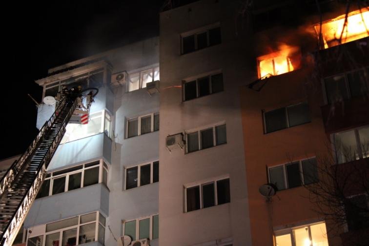 Пожар в жилищен блок в София