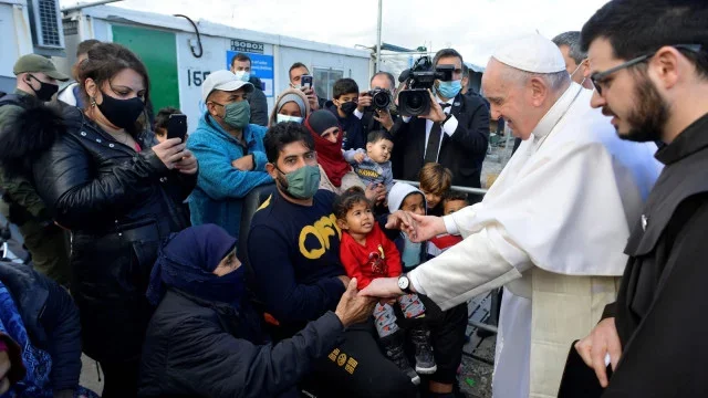 Папа Франциск посети мигрантски лагер на остров Лесбос