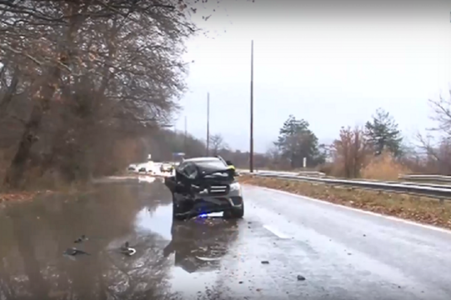 Тежка катастрофа с три коли в Благоевград заради аквапланинг