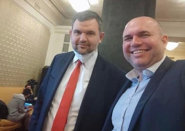 Скандалното селфи с Пеевски изяде главата на Владислав Панев, даде оставка