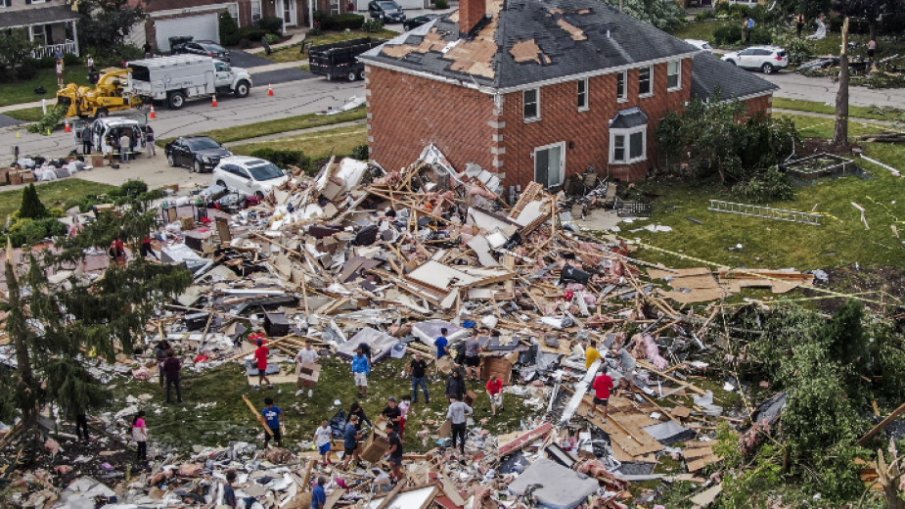 Жертви и разрушения след бурите в САЩ