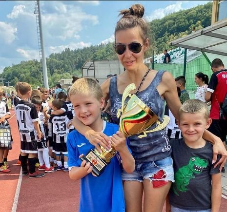 Синовете на Диана Габровска са звезди в Левски