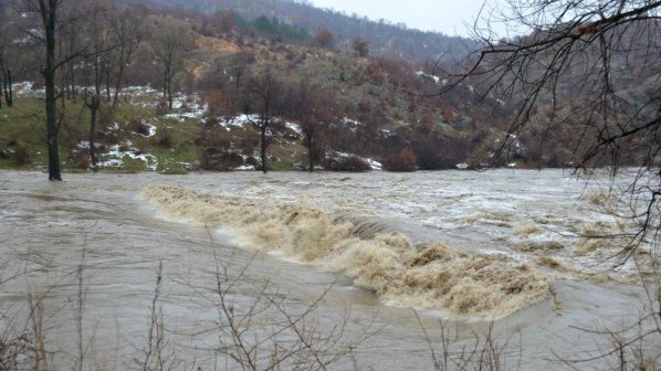 ИЗВЪНРЕДНО: Бедствено положение в Рудозем и Неделино заради наводнения