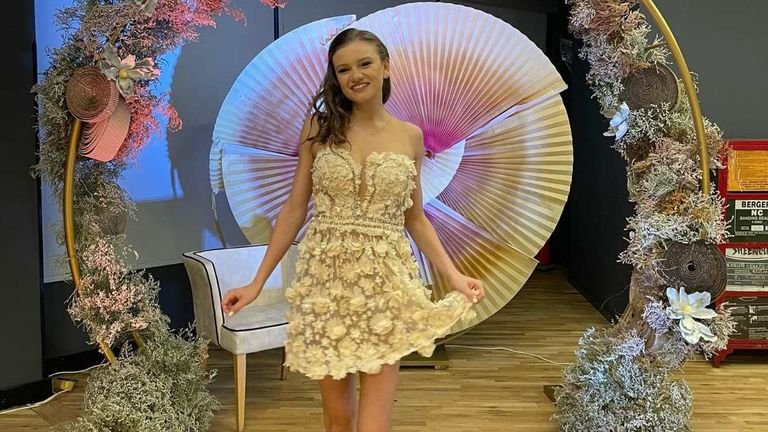 Лекарят на Лаура Траатс в шок - чуди се как е изтърпяла 2 г. с дискова херния на врата