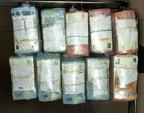 Задържаха турчин с недекларирана валута за над 800 000 лева на Капитан Андреево (ВИДЕО)