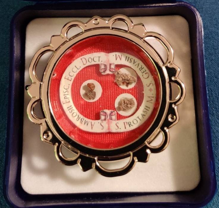 Българската църковна община в Милано получи мощи на светци, покровители на града