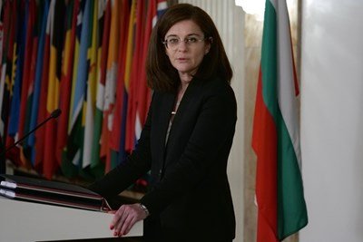 Генчовска: България подкрепя затварянето на ЕС за руски самолети