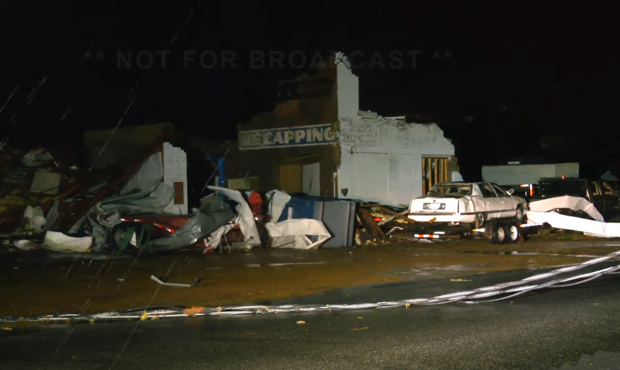 50 души загинаха при унищожително торнадо в Кентъки (ВИДЕО)