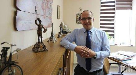 Адвокат Росен Димитров: Кое е по-весело? Депутат от ПП да не може да каже нищо от трибуната, или лидерът на ПП да изплющи, че имаме само един мост над Дунава?