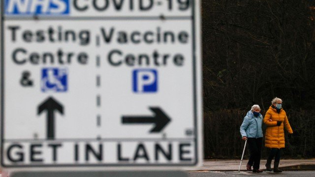 Броят на заразените с коронавирус във Великобритания отбеляза рекорд втори