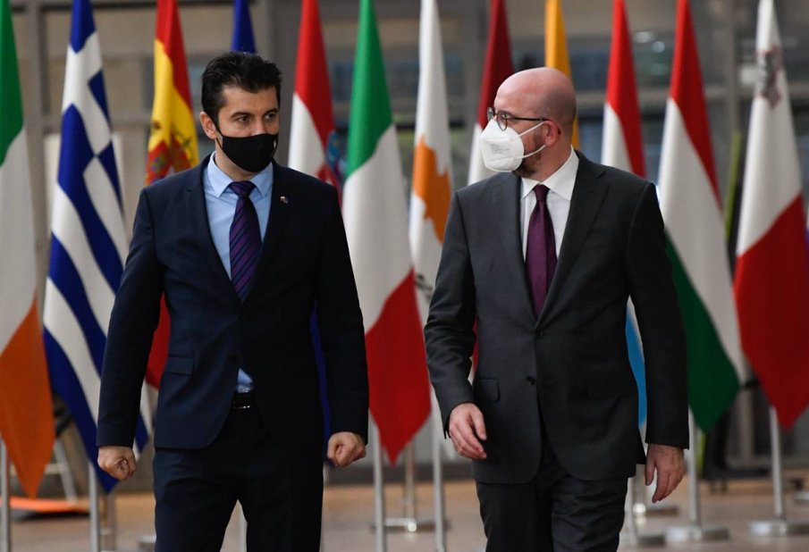 Кирил Петков се срещна с председателя на Европейския съвет Шарл Мишел и със зам.-председателя на ЕК Валдис Домбровскис