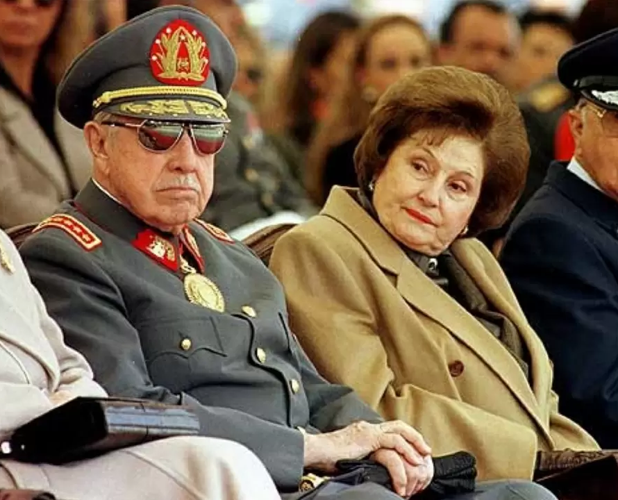 Почина вдовицата на диктатора Пиночет