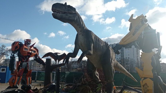 Атракцион с динозаври и роботи отваря в парк Възраждане