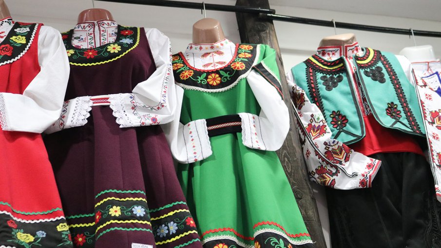 ПОХВАЛНО: Народните носии са все по-популярни сред младите хора в Ямболско