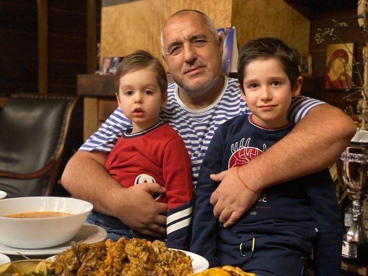 ПЪРВО В ПИК! Борисов с внуците на Бъдни вечер - ето какво пожела на българите лидерът на ГЕРБ