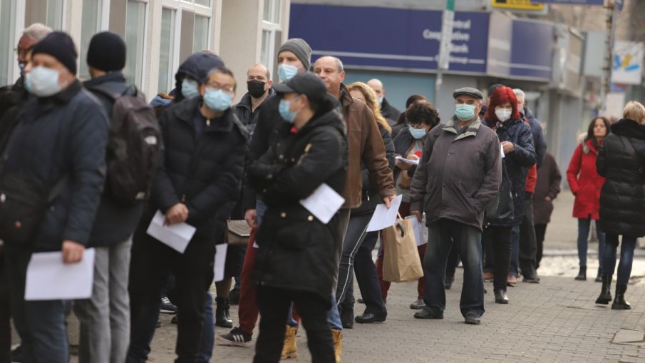 Спешно заредиха с Pfizer Имунизационния център на Пирогов