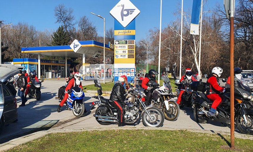 Рокери раздадоха подаръци на деца в нужда