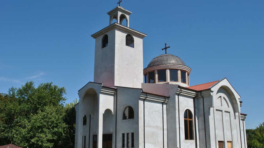 Иконостасът за новопостроения православен храм “Св. Пантелеймон и Св. Седмочисленици”
