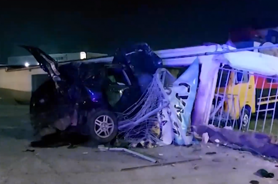 Джигит се вряза със 100 км/ч в магазин за автомобили в Пловдив