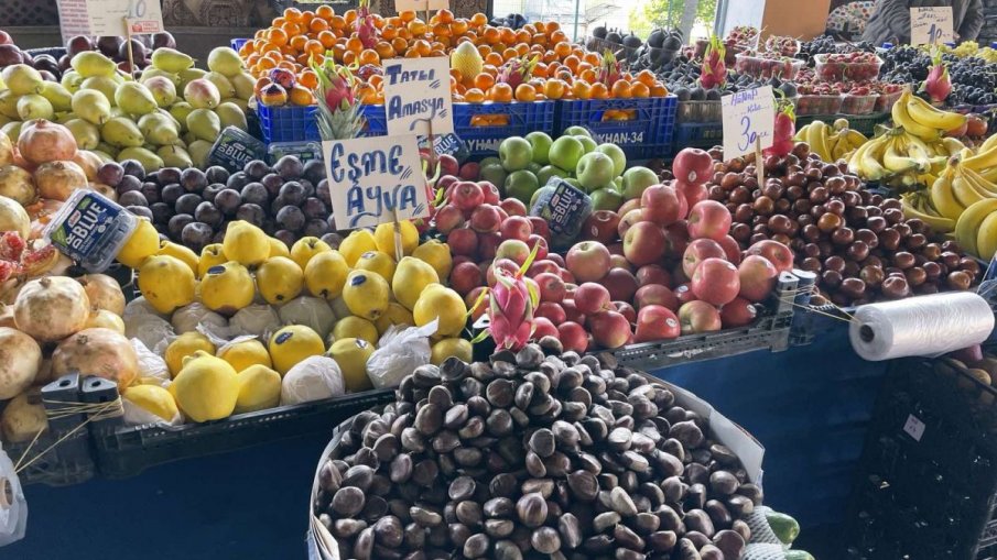 Българи и гърци тъпчат колите си със стоки в Турция