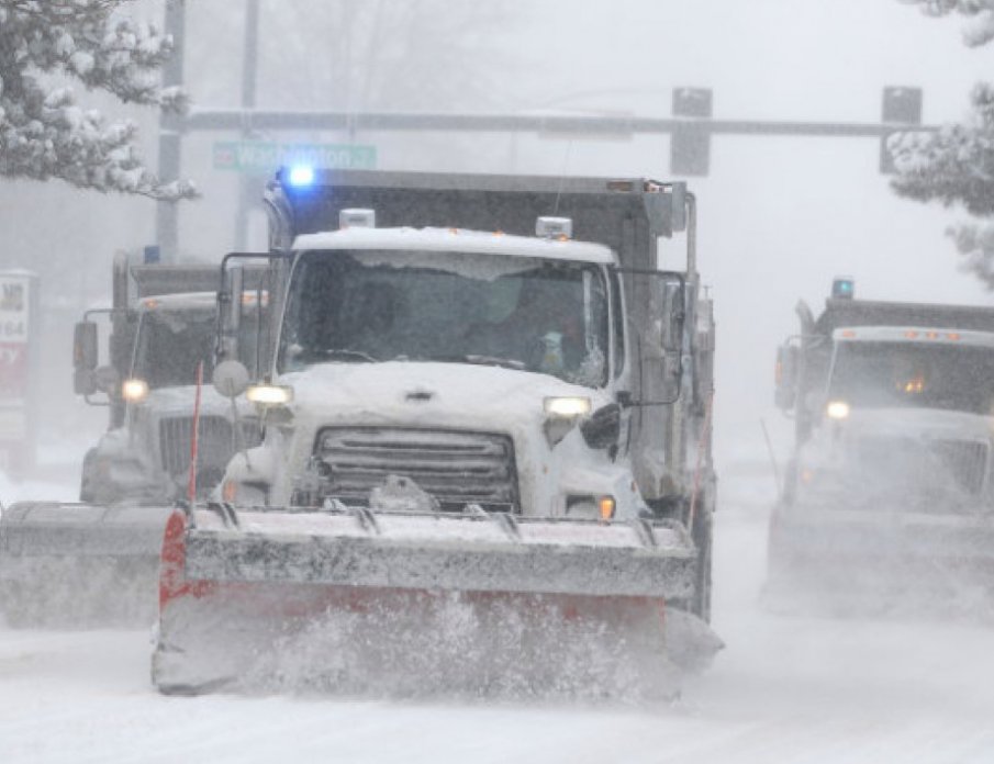 Обилни снеговалежи затвориха пътища към провинциите в Турция