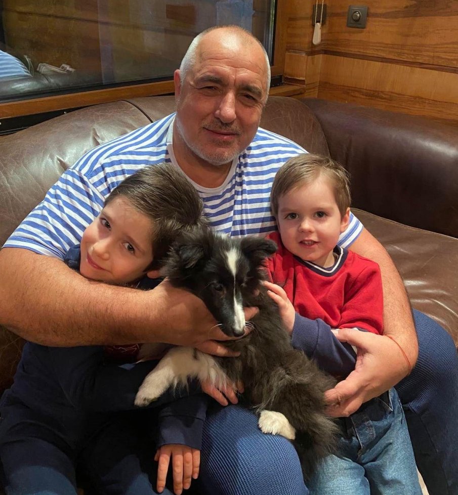 ПЪРВО В ПИК: Бойко Борисов зарадва внуците с неочакван подарък за Коледа