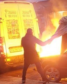 Кола е пламнала на улица Елба в гетото на Пловдив