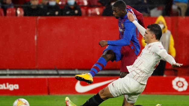 Три колоса следят звезда на Барса