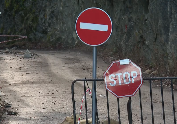 Триград остава откъснат от света, туристите вървят пеша