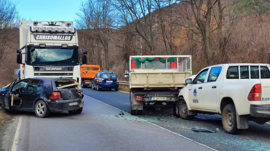 Верижна катастрофа затвори пътя за ГКПП Кулата