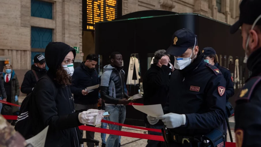 Италия затяга правилата за неваксинираните