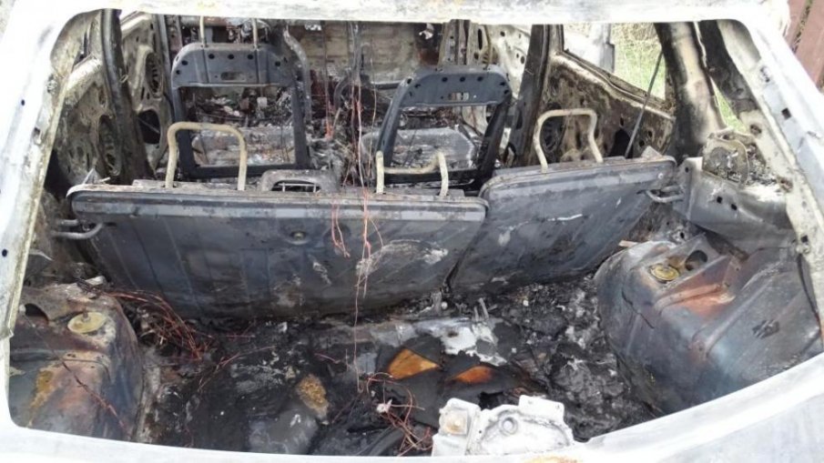 Две коли са подпалени тази нощ в София, разследват умисъл