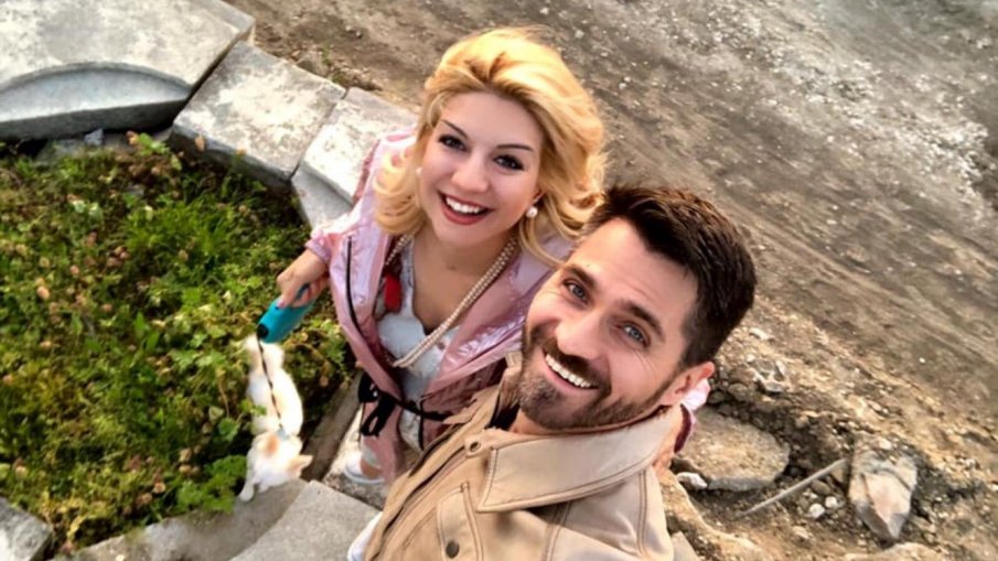 Певицата Йоанна Драгнева се сгоди за бащата на детето си