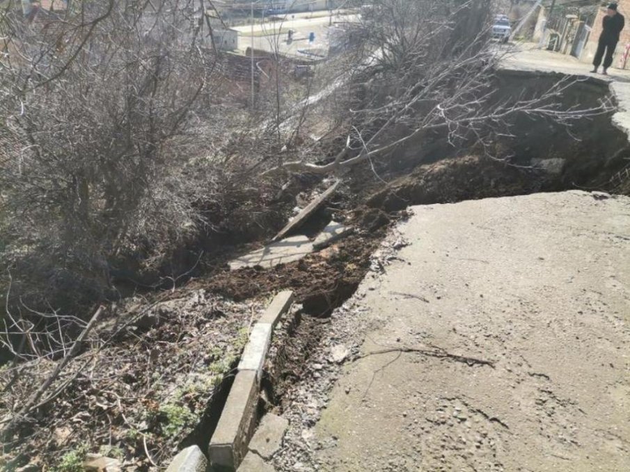 Търсят пари от държавата за свлачището във Ветово