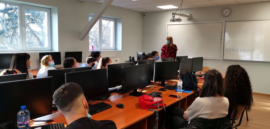 Двама прокурори от Апелативна прокуратура – Варна се срещнаха с дванадесетокласници 