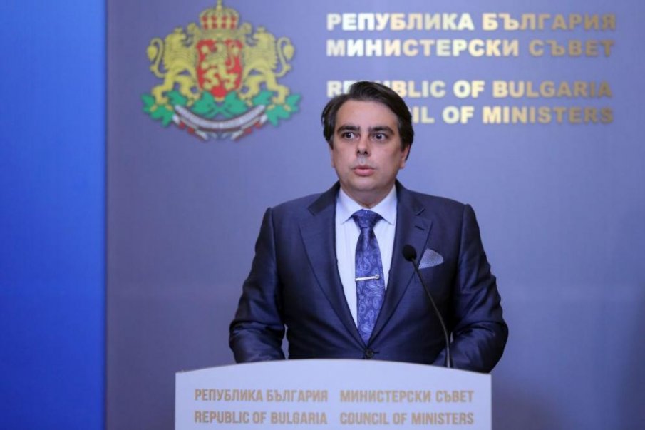 Финансовият министър Асен Василев посъветва индустрията да работи в събота