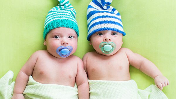 Близнаци са родени в различен час, на различни дати и